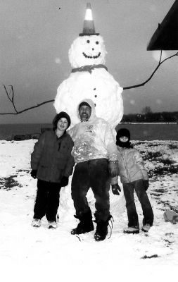 040705-2
Carmelo Nicolosi poses with daughter Juliana Nicolosi and nephew Raymond Lawton in front of a giant snowman they created during one of many recent snowstorms in Mattapoisett. (Photo courtesy of Carmelo Nicolosi). 4/7/50 edition
