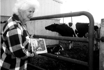 041504-2
Eunice Manduca of Marion poses with a copy of The Wanderer near a newborn calf and her mother during a recent trip to her daughters farm in Manchester, Iowa. (Photo courtesy of Eunice Manduca). 4/15/04 edition
