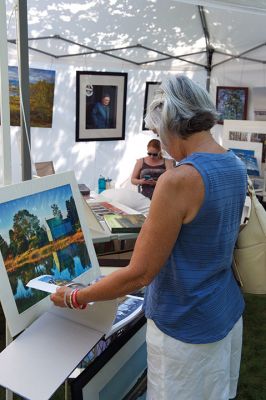 Arts in the Park
The Marion Art Center held its 2015 Arts in the Park on July 11. Local artists and crafters had the chance to display their talents to the community at Bicentennial Park off Main and Spring Streets. Photos by Colin Veitch
