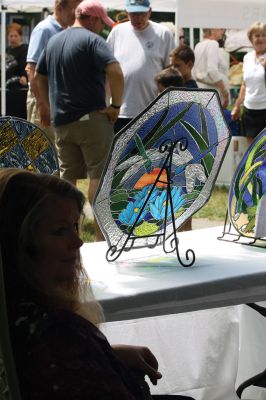 Picture Perfect 
Bicentennial Park in Marion was the setting on Saturday for the Marion Art Center’s annual outdoor arts festival “Arts in the Park.” Local artists and crafters exhibited their work available for purchase, while visitors explored the arts, music, and food. Photos by Jean Perry
