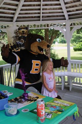 Plumb Library
Children found Friday afternoon at Plumb Library to be a doubly fun time, meeting Boston Bruins mascot Blades and chasing giant bubbles launched airborne by Vinnie Lovegrove of the Toe Jam Puppet Band, all the while learning some science and participating in the kickoff of the library’s summer activities. The Bruins are bringing Blades to several towns this summer as part of their “When You Read You Score” program. Photos by Mick Colageo
