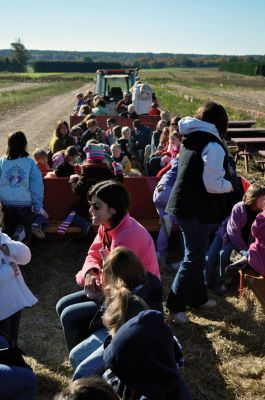 On the Farm
Sippican Elementary Schools Kindergarten class enjoyed a hayride and some fall harvest goodies during a field trip to a local farm in mid-October. Photos courtesy of Sarah Goerges
