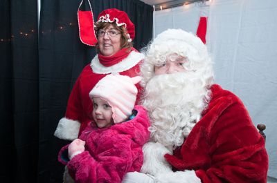 Holiday Party at Shipyard Park
The community turned out for a wonderful late afternoon of lights, music, food and fun at the annual Holiday Party at Shipyard Park in Mattapoisett hosted by the Lions Club.  The Lions were collecting non-perishable food and unwrapped new toys to distribute to those in need during the holiday.  In return those in attendance were treated to great food, drinks and crafts for the little ones. Photos by Felix Perez and Marilou Newell
