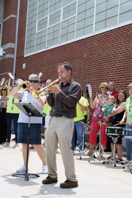 Last Day of School
June 19 was the last day of school at RMS, and the teachers and staff celebrated with their traditional student sendoff. Conductor Danni Kleiman led the teachers in song as the busses full of waving students looped around the parking lot before heading off toward summer break. Photos by Jean Perry
