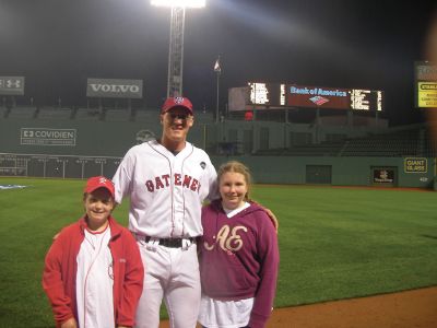 Gateway Siblings
Rochester siblings, Arissa & Deianeira Underhill always dreamed about having a big brother and this summer their dreams came true in the shape of a 6'7" back flipping baseball player from Vanderbilt University.  The sisters had the honor and privilege of opening their home to Jack Armstrong who is a right handed pitcher for the Wareham Gatemen.
