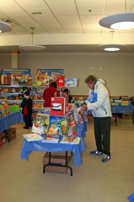 Center School Book Fair
Mattapoisetts Center School, in conjunction with the Mattapoisett Parents-Teachers Association (PTA), held a book fair from Friday, November 9 through Thursday, November 15. The event was designed to not only put books in the hands of youngsters, but to also provide a fundraiser for the schools library. (Photo by Robert Chiarito).
