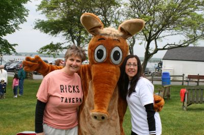 I Found the Aardvark!
Mattapoisett residents turned out for FOX 25 Morning News' live broadcast from Shipyard Park on Friday, June 6, 2008 and took time to pose with The Wanderer's aardvark.
