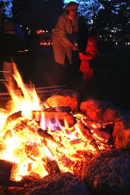 Cozy Campfire
The Mattapoisett Land Trust sponsored a bonfire at the Dunseith Gardens Seahorse property on Saturday, October 18, which included toasting marshmallows and entertainment provided by Luana Josvold. (Photo by Robert Chiarito).

