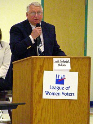 Marion Candidates Face-Off
Selectman candidate David Pierce addresses voters during the recent Marion Candidates Night sponsored by the Tri-Town League of Women Voters held at Sippican School on Wednesday, May 16. (Photo by Robert Chiarito).
