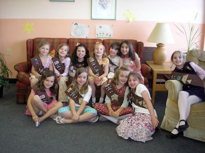 Brownie Points
Members of Mattapoisett Brownie Troop 82 recently paid a visit to the residents of Village Court in Mattapoisett. The troop had a May Day Celebration on May 8 for Mattapoisett seniors at the facility.  Brownie Troop 82 served guests refreshments, chatted with the ladies, sang a few songs and danced around a May pole. They also made sure each guest received a flower pen that the girls made at their meetings. (Photo courtesy of Heather Bichsel).

