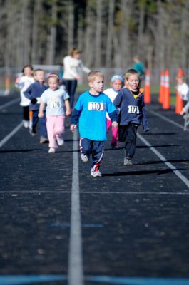 Bulldog Dash 2011
A warm, sunny Saturday was the perfect setting for the second annual Old Rochester Bulldog Dash to benefit Old Rochester activities on November 26, 2011. Once again, the smaller children started the event with a race of their own at 9:00 am before the Bulldog Dash began an hour later. Photo by Felix Perez.
