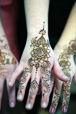 Library Henna
The Elizabeth Taber Library hosted a henna tattoo program for teens, with each guest receiving their own henna creation by professional henna artist Heather Cault-Nulton. The art of henna dates back thousands of years and has recently grown in popularity. As part of a new initiative to draw teens into the library, the afternoon henna event was held on March 1 and attracted 13 area teens to experience the beauty of henna. Photos by Colin Veitch
