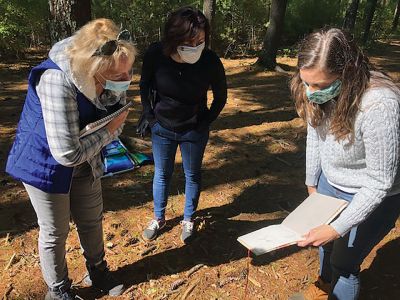 Marion Natural History Museum
The Marion Natural History Museum hosted a Nature Journaling program on October 3 with artist Tricia Cassidy. We enjoyed beautiful weather while hearing about a variety of strategies to allow everyone, even the most insecure participants, to be able to express the beauty of the natural environment on paper. We enjoyed several loosening-up exercises by playing with time constraints, not looking at the paper while drawing the subject, and framing our subject so as not to get too confused with the big picture.
