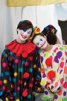 Plumb Corner Halloween
The center of Rochester was all spooked out on Saturday, October 15, at the annual Halloween festival where kids donned costumes and enjoyed trips through the haunted house, as well as refreshments and a dance party. Photos by Colin Veitch
