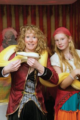 Plumb Corner Halloween
The center of Rochester was all spooked out on Saturday, October 15, at the annual Halloween festival where kids donned costumes and enjoyed trips through the haunted house, as well as refreshments and a dance party. Photos by Colin Veitch
