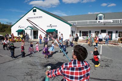 Plumb Corner Halloween
The center of Rochester was all spooked out on Saturday, October 15, at the annual Halloween festival where kids donned costumes and enjoyed trips through the haunted house, as well as refreshments and a dance party. Photos by Colin Veitch
