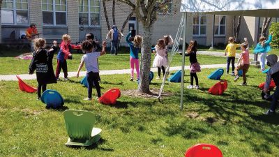 Toe Jam Puppet Band
Thanks to the generosity of the Marion Arts Center, the students and teachers of Sippican Elementary School were treated to a May 7 performance by the Toe Jam Puppet Band. 
