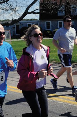 Sippican Schooner 5k and Mini Fun Run 
 Sunday, May 4 was a perfect day for a fun run through Marion, and about 200 people turned out to participate in VASE’s second annual Sippican Schooner 5k and Mini Fun Run to raise money for educational programs at Sippican Elementary School. VASE member Diana Martin organized the event, with the support of about 12 volunteers who assisted that morning in making sure the two races went off without a hitch. Photo by Felix Perez
