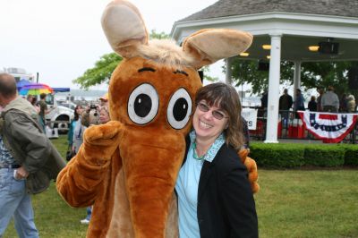 I Found the Aardvark!
Mattapoisett residents turned out for FOX 25 Morning News' live broadcast from Shipyard Park on Friday, June 6, 2008 and took time to pose with The Wanderer's aardvark.
