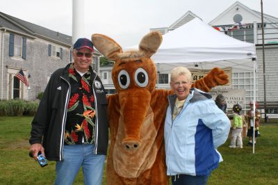 I Found the Aardvark!
Mattapoisett residents turned out for FOX 25 Morning News' live broadcast from Shipyard Park on Friday, June 6, 2008 and took time to pose with The Wanderer's aardvark.
