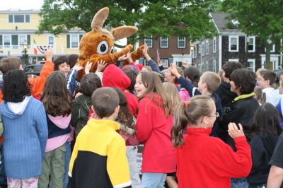 I Found the Aardvark!
Mattapoisett residents turned out for FOX 25 Morning News' live broadcast from Shipyard Park on Friday, June 6, 2008 and took time to pose with The Wanderer's aardvark.
