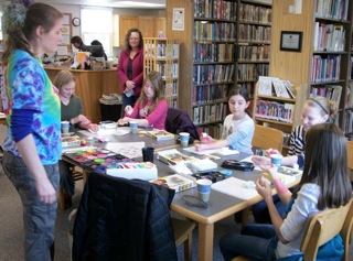 Art on the Spot
Kara Andrews from "Art on the Spot" explains a blending technique to the girls attending the face painting workshop at the Plumb Memorial Library.
