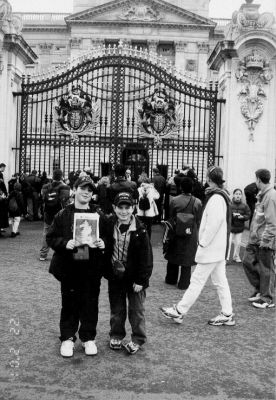 04-12-01-1
Aaron and Nate Rocha of Mattapoisett took a trip to London, England during February school vacation and remembered to take along a copy of their favorite local newspaper to pose with outside Buckingham Palace in Trafalga Square right after the famous changing of the guards. Aaron is a fifth grader at Old Hammondtown School and Nate is in third grade at Center School. (Photo by Wendy Rocha.) 4/12/01 edition
