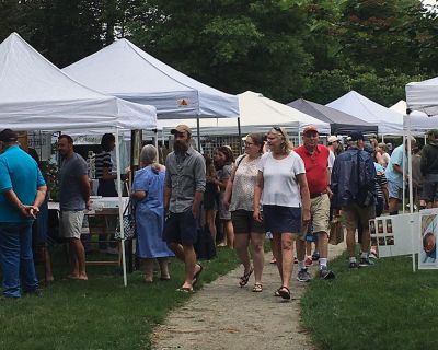 Arts in the Park
Several hundred people came out to enjoy the annual Arts in the Park fundraiser hosted by the Marion Art Center on July 10. Forty artists who had been invited by a MAC jury to participate featured their crafts and art objects. The jury ensures the quality of the items on display and also gives up-and-coming artisans a platform to showcase their work. Strolling along the paths, people found pottery, wearable art, custom crafted furniture, and a wide variety of jewelry. Photos by Marilou Newell
