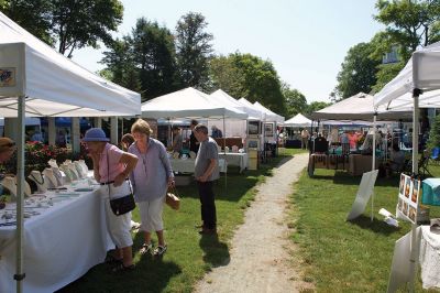 Arts in the Park
The Marion Art Center held its 2015 Arts in the Park on July 11. Local artists and crafters had the chance to display their talents to the community at Bicentennial Park off Main and Spring Streets. Photos by Colin Veitch
