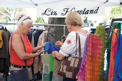 Arts in the Park
The Marion Art Center held its 2015 Arts in the Park on July 11. Local artists and crafters had the chance to display their talents to the community at Bicentennial Park off Main and Spring Streets. Photos by Colin Veitch
