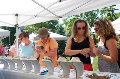 Arts in the Park
The Marion Art Center held its 2015 Arts in the Park on July 11. Local artists and crafters had the chance to display their talents to the community at Bicentennial Park off Main and Spring Streets. Photos by Colin Veitch
