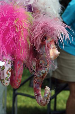 Picture Perfect 
Bicentennial Park in Marion was the setting on Saturday for the Marion Art Center’s annual outdoor arts festival “Arts in the Park.” Local artists and crafters exhibited their work available for purchase, while visitors explored the arts, music, and food. Photos by Jean Perry
