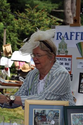 Picture Perfect 
Bicentennial Park in Marion was the setting on Saturday for the Marion Art Center’s annual outdoor arts festival “Arts in the Park.” Local artists and crafters exhibited their work available for purchase, while visitors explored the arts, music, and food. Photos by Jean Perry
