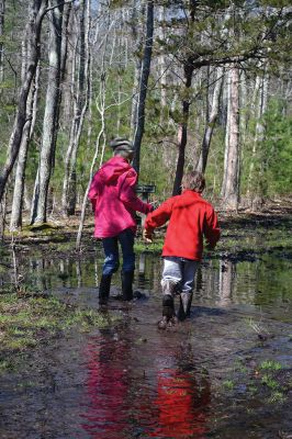 Buzzards Bay Coalition
One of the educational events the Buzzards Bay Coalition had planned for April vacation brought kids to the 6.1-acre property to explore the marshy beach for a scavenger hunt. The osprey from a nearby nest kept a close eye on the group until the treasures were tallied and the group waded back down the mud-puddled path to the road. Photo by Jean Perry
