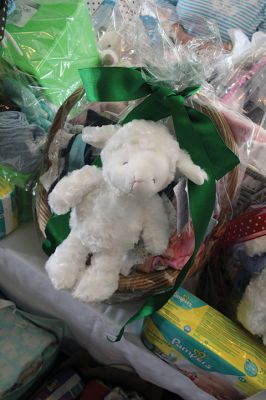 Baby Gift Baskets
The Bay Club ladies lunch together, and they also make baby gift baskets for newborns born with an opioid addiction. On Friday, 8/24, the lunch bunch presented baskets of baby essentials to Southcoast Health so these babies can bring belongings of their very own with them from the hospital to their foster homes. Roughly 150 babies born each year at Southcoast hospitals begin their lives addicted to opioids. L-R: Gina Boone, Joan Martin, Anne Downey, Janet Granere, Joyce Ciffolillo, and Wendy Russo. 
