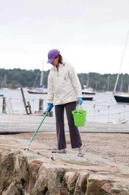 Be the Solution to Pollution
Mattapoisett Town Beach on Sunday, September 13, “Be the Solution to Pollution” Photo by Colin Veitch
