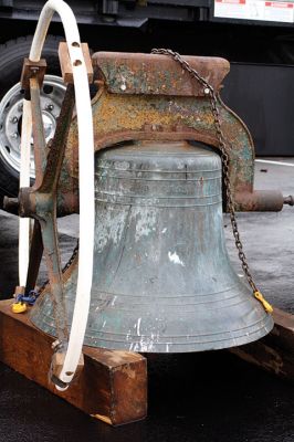 First Congregational Church of Rochester
The bell of the First Congregational Church of Rochester rang above the center of Rochester for the last time this morning, November 20, before it was lowered from the church’s belfry via crane to the ground, the final step of the renovation on the church. The historic bell, created in 1892 by an apprentice of Paul Revere III, grandson to our famous bell maker Paul Revere, will be refurbished and put in storage for some time before it is returned to the church. Photo by Jean Perry
