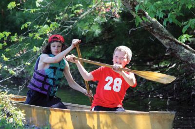 Memorial Day Boat Race
The Rochester Memorial Day Boat Race went off with very few hitches, despite the bursting of the bog flume at Grandma Hartley’s Reservoir just a couple days before the race. This year the weather was fine – maybe a tad hot for the racers, says Boat Race Chairman Art Benner, but great weather to kick off the summer season. Photos by Jean Perry
