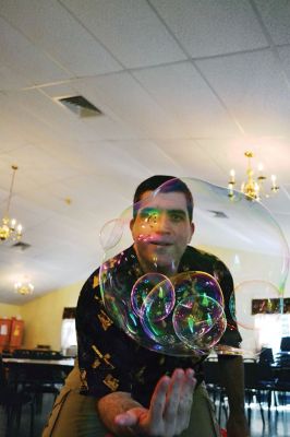 Mike the Bubble Man
Mike Dorval, aka Mike the Bubble Man, wowed Tri-Town children on June 23 with his exciting presentation on the science behind bubbles. The show kicked off the Plumb Library’s summer reading program, and the Rochester Cultural Council helped fund the event. Photos by Jean Perry
