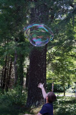 Keeping it cool
Kids gathered outside the Joseph H. Plumb Memorial Library on Friday, July 21, chilling in the shade drenched in bubble stuff with Vinny the Bubble Guy. Photos by Jean Perry
