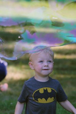 Keeping it cool
Kids gathered outside the Joseph H. Plumb Memorial Library on Friday, July 21, chilling in the shade drenched in bubble stuff with Vinny the Bubble Guy. Photos by Jean Perry
