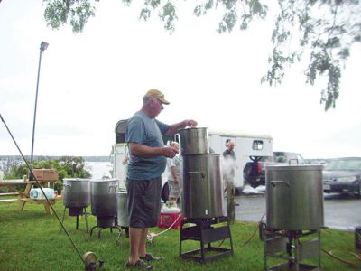 Florence Eastman American Legion Post 280 Clam Boil
Organizers deemed the Florence Eastman American Legion Post 280 Clam Boil a success despite rainy conditions, as scores of Tri-Town residents came to Shipyard Park for dishes like Ken Dawicki’s chowder stew and Bob Moore’s stuffing. Photos courtesy of Michael Lamoureux.
