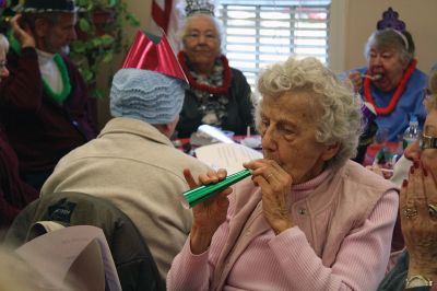 New Year’s Eve Party
A New Year’s Eve party at the Rochester Senior Center gave area seniors the chance to ring in the New Year early in the company of friends. Guests enjoyed dinner and dessert followed by the sharing of New Year’s resolutions and non-alcoholic bubbly. Balloons dropped from the ceiling at 1:30 pm after a symbolic countdown to the New Year, and guests made a ruckus with noisemakers to welcome 2016. Photos by Jean Perry
