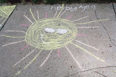 Sidewalk Chalk
Jaeda Lopes, 11; Mia Hemphill, 10; Nicholas Huaco, 7; Tapper Crete, 7; Shelby McKim, 9; and Addie Crete, 5, were adding color to the sidewalks near the Town House on August 22 in preparation for the annual Town Party on Saturday. Photo by Jean Perry
