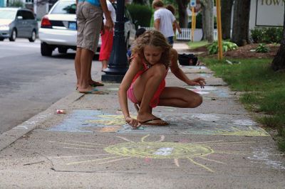 Sidewalk Chalk
Jaeda Lopes, 11; Mia Hemphill, 10; Nicholas Huaco, 7; Tapper Crete, 7; Shelby McKim, 9; and Addie Crete, 5, were adding color to the sidewalks near the Town House on August 22 in preparation for the annual Town Party on Saturday. Photo by Jean Perry
