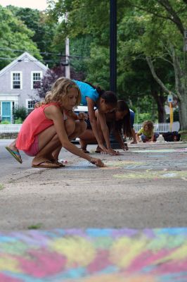 Sidewalk Chalk
Jaeda Lopes, 11; Mia Hemphill, 10; Nicholas Huaco, 7; Tapper Crete, 7; Shelby McKim, 9; and Addie Crete, 5, were adding color to the sidewalks near the Town House on August 22 in preparation for the annual Town Party on Saturday. Photo by Jean Perry
