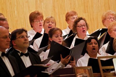 Sippican Choral Society
On Sunday, December 2, the Sippican Choral Society held its annual Christmas concert at Wickenden Chapel at Tabor Academy.  The Sippican Chamber Choir and South Coast Children’s Chorus performed a mix of sacred and secular music in front of a packed house.  Photo by Eric Tripoli.
