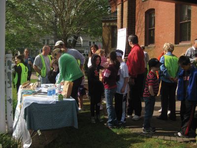 Cleaning Up Marion
On May 14, 2011 250 members of the Marion community came together for a town-wide cleanup sponsored by the Marion Tree and Parks Committee, the DPW, the Marion Natural History Museum, the Sippican Lands Trust, Sippican Historical Society, Lockheed Martin and the Marion Garden Group. Photos courtesy of Tinker Saltonstall.
