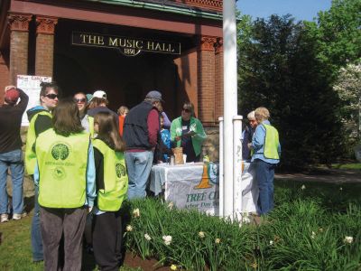 Cleaning Up Marion
On May 14, 2011 250 members of the Marion community came together for a town-wide cleanup sponsored by the Marion Tree and Parks Committee, the DPW, the Marion Natural History Museum, the Sippican Lands Trust, Sippican Historical Society, Lockheed Martin and the Marion Garden Group. Photos courtesy of Tinker Saltonstall.
