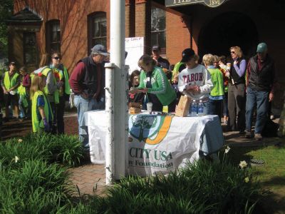 Cleaning Up Marion
On May 14, 2011 250 members of the Marion community came together for a town-wide cleanup sponsored by the Marion Tree and Parks Committee, the DPW, the Marion Natural History Museum, the Sippican Lands Trust, Sippican Historical Society, Lockheed Martin and the Marion Garden Group. Photos courtesy of Tinker Saltonstall.
